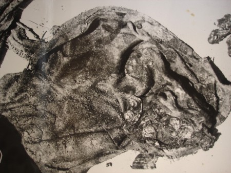 restos de las prendas de vestir hayadas junto al cuerpo